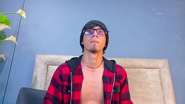 Snapshot of kane_del_toro chatting on December 3, 1:28 am kane del toro online show from December 3, 1:28 am