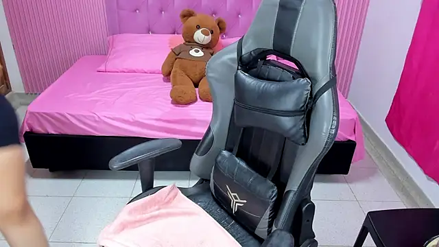 Snapshot of Missy_22 chatting on November 28, 3:12 pm Missy 22 online show from November 28, 3:12 pm