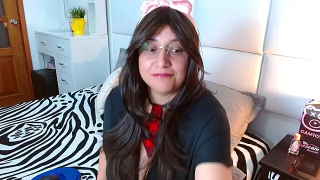 Snapshot of Caroline_belle chatting on November 19, 2:11 am Caroline belle online show from November 19, 2:11 am