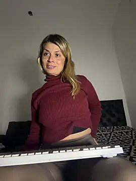 Romy-R-O online show from June 19, 3:34 am