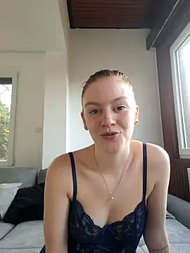 Snapshot of SweetAlice19 chatting on November 9, 2:43 pm SweetAlice19 online show from November 9, 2:43 pm