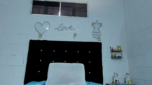 Snapshot of sexynova_93 chatting on June 9, 8:10 pm sexynova 93 online show from June 9, 8:10 pm