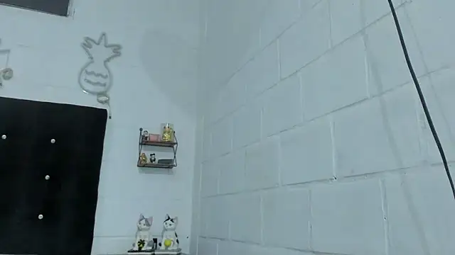Snapshot of sexynova_93 chatting on July 14, 2:05 am sexynova 93 online show from July 14, 2:05 am