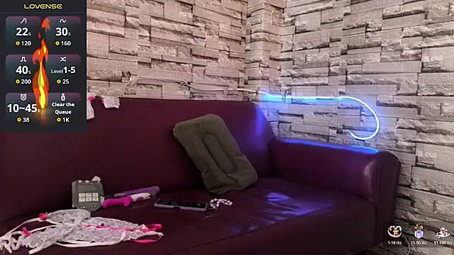 Snapshot of Luxia23 chatting on November 2, 8:25 pm Luxia23 online show from November 2, 8:25 pm