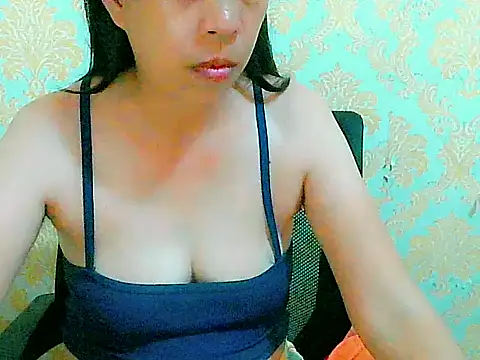 Snapshot of nhicole4u chatting on October 30, 2:47 pm nhicole4u online show from October 30, 2:47 pm