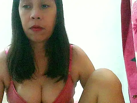 nhicole4u online show from November 13, 1:26 pm