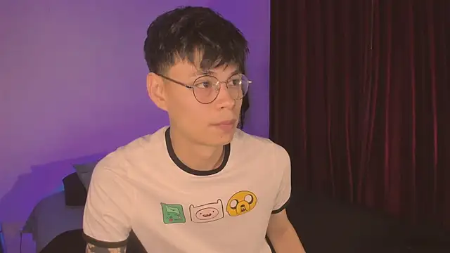 Snapshot of estmonnn chatting on November 18, 12:59 am estmonnn online show from November 18, 12:59 am