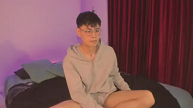 Snapshot of estmonnn chatting on November 11, 12:05 am estmonnn online show from November 11, 12:05 am