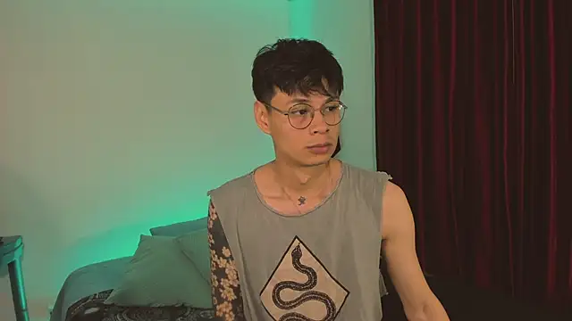 Snapshot of estmonnn chatting on November 8, 12:03 am estmonnn online show from November 8, 12:03 am