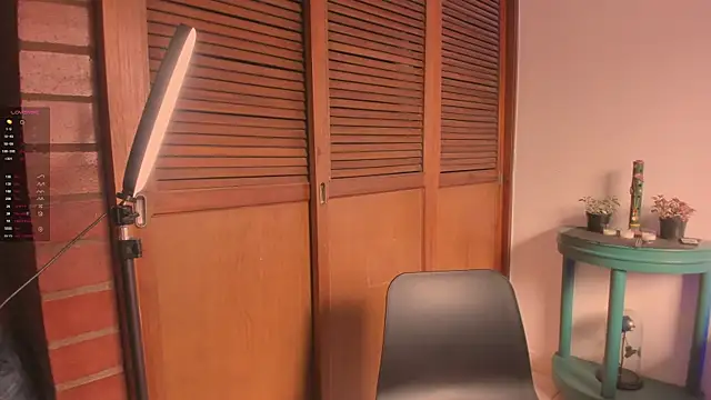 Snapshot of estmonnn chatting on November 18, 3:26 pm estmonnn online show from November 18, 3:26 pm