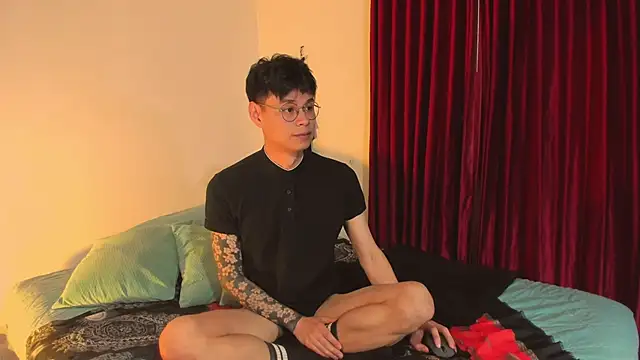 Snapshot of estmonnn chatting on November 5, 11:52 pm estmonnn online show from November 5, 11:52 pm