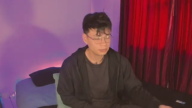 Snapshot of estmonnn chatting on November 21, 9:25 pm estmonnn online show from November 21, 9:25 pm