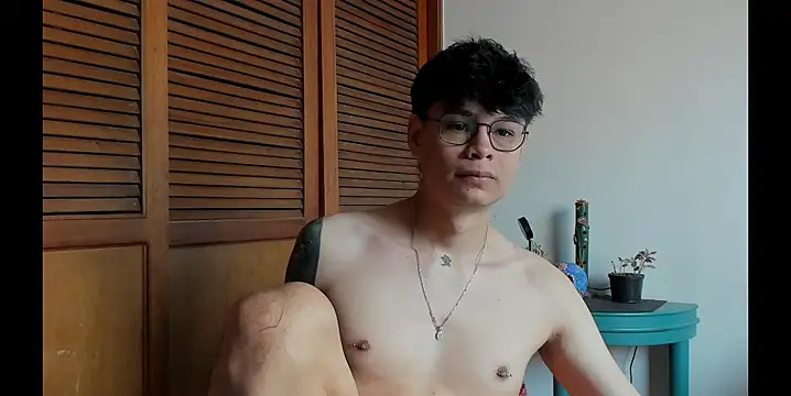 estmonnn online show from June 4, 1:05 pm