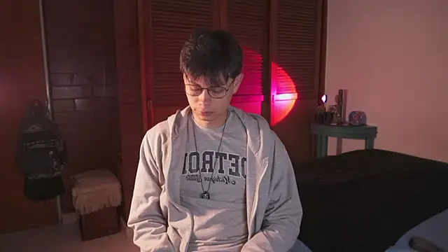 estmonnn online show from March 19, 11:49 pm