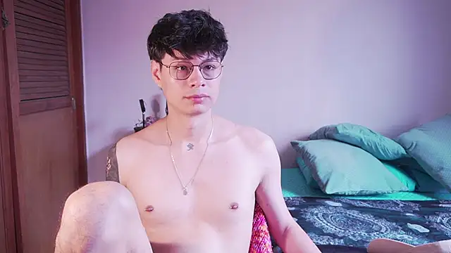 estmonnn online show from May 21, 8:06 pm