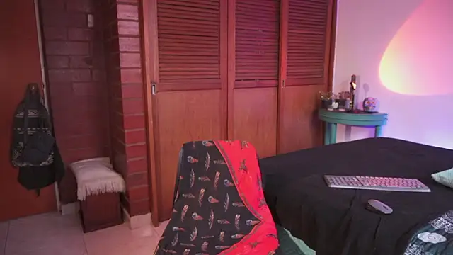 estmonnn online show from February 15, 10:09 pm