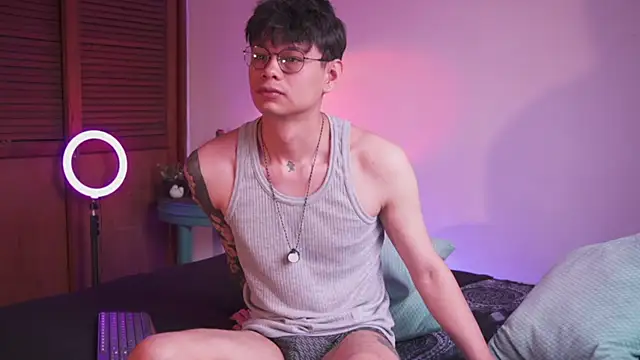 estmonnn online show from February 12, 9:58 pm