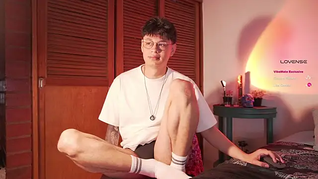 estmonnn online show from April 21, 1:42 am