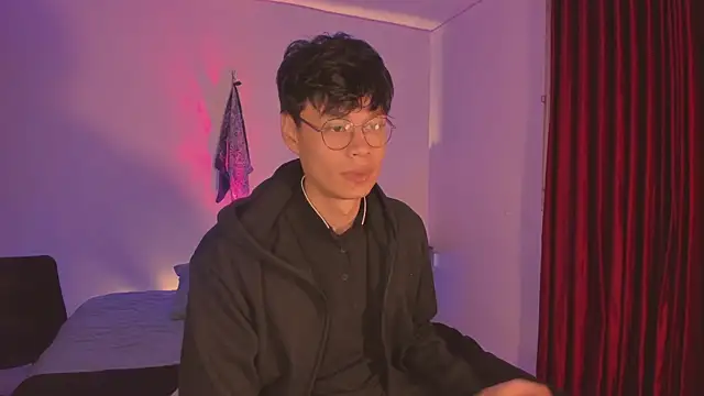 Snapshot of estmonnn chatting on December 15, 1:22 am estmonnn online show from December 15, 1:22 am