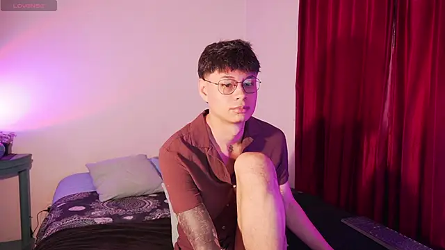 estmonnn online show from April 13, 10:36 pm