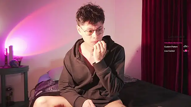 estmonnn online show from April 18, 2:58 am