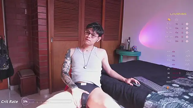 estmonnn online show from February 8, 8:17 pm