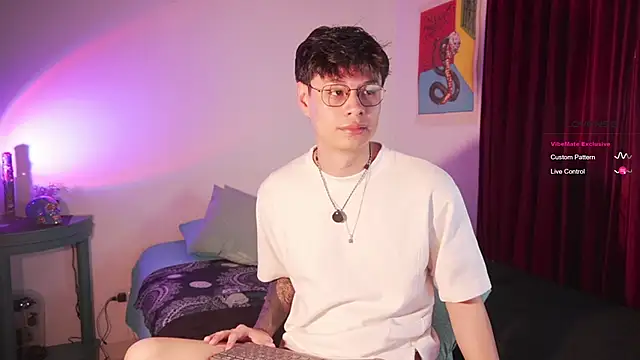 estmonnn online show from May 18, 1:17 am