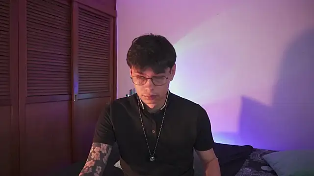 estmonnn online show from February 17, 12:52 am