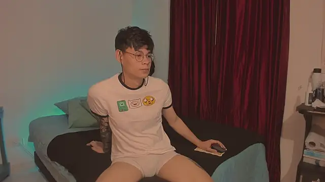 Snapshot of estmonnn chatting on December 2, 11:17 pm estmonnn online show from December 2, 11:17 pm