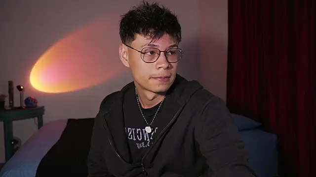 estmonnn online show from January 18, 11:30 pm