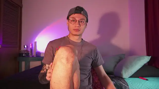 estmonnn online show from March 3, 11:56 pm