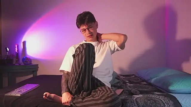 estmonnn online show from March 7, 4:41 am