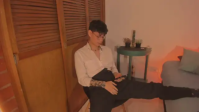 Snapshot of estmonnn chatting on November 29, 12:11 am estmonnn online show from November 29, 12:11 am