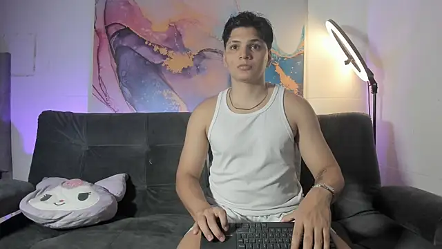 Snapshot of pinksmile_1 chatting on February 14, 4:45 am pinksmile 1 online show from February 14, 4:45 am