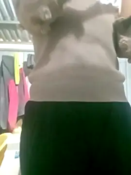 Snapshot of matbiec- chatting on November 15, 12:03 am matbiec- online show from November 15, 12:03 am