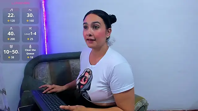 Isa-Giraldo online show from November 12, 8:56 pm