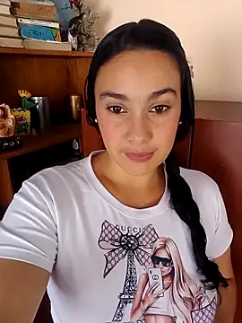 Isa-Giraldo online show from November 17, 3:16 pm