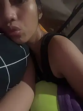 Snapshot of hottiebabe23 chatting on February 6, 12:34 pm hottiebabe23 online show from February 6, 12:34 pm