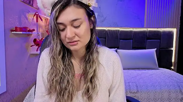 Im-Lola online show from November 12, 8:45 pm