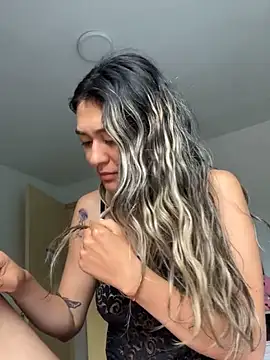 Im-Lola online show from April 2, 1:40 pm