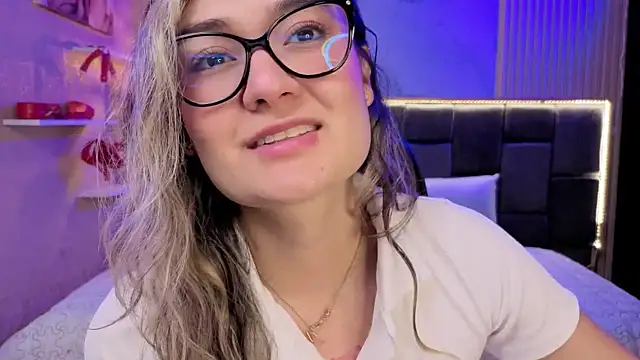 Im-Lola online show from November 15, 8:02 pm