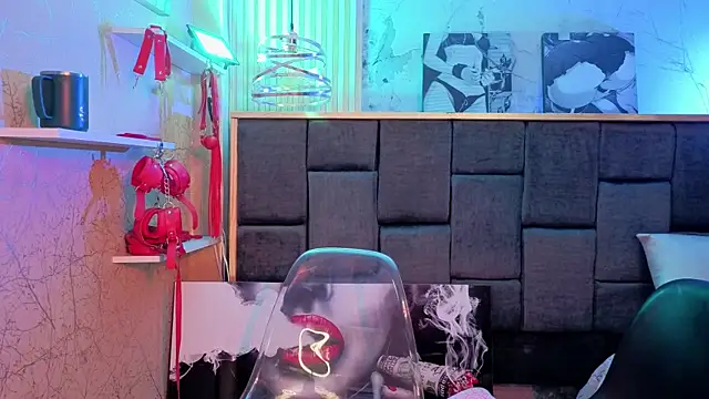 Im-Lola online show from February 22, 9:44 am