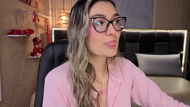 Im-Lola online show from December 3, 7:57 pm