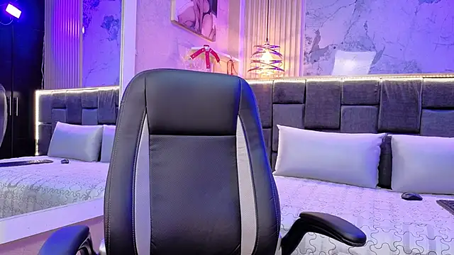 Im-Lola online show from November 22, 8:08 pm