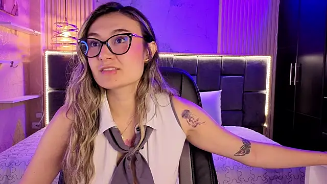 Im-Lola online show from November 7, 9:30 pm