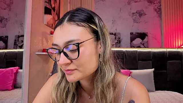 Im-Lola online show from January 10, 8:37 pm