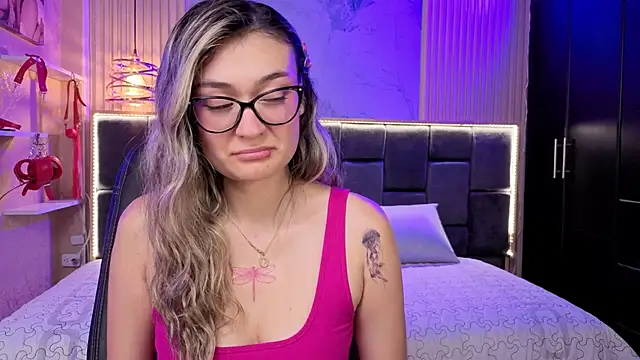 Im-Lola online show from November 9, 4:38 am