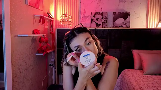 Im-Lola online show from February 21, 8:44 pm