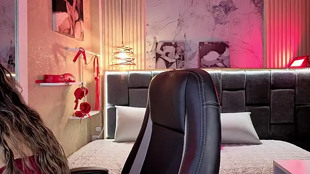 Im-Lola online show from February 6, 11:12 pm