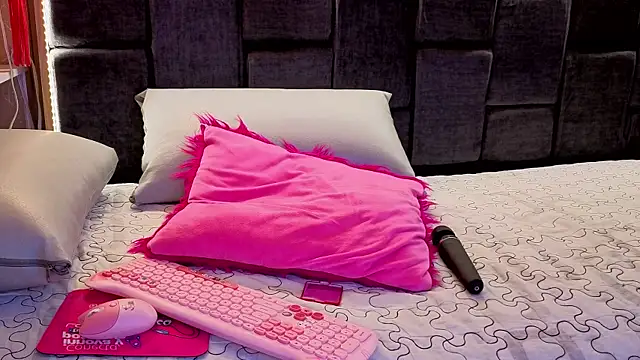 Im-Lola online show from March 1, 10:15 am